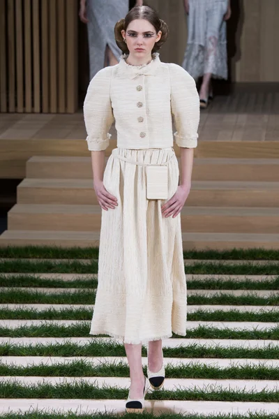 Look 14